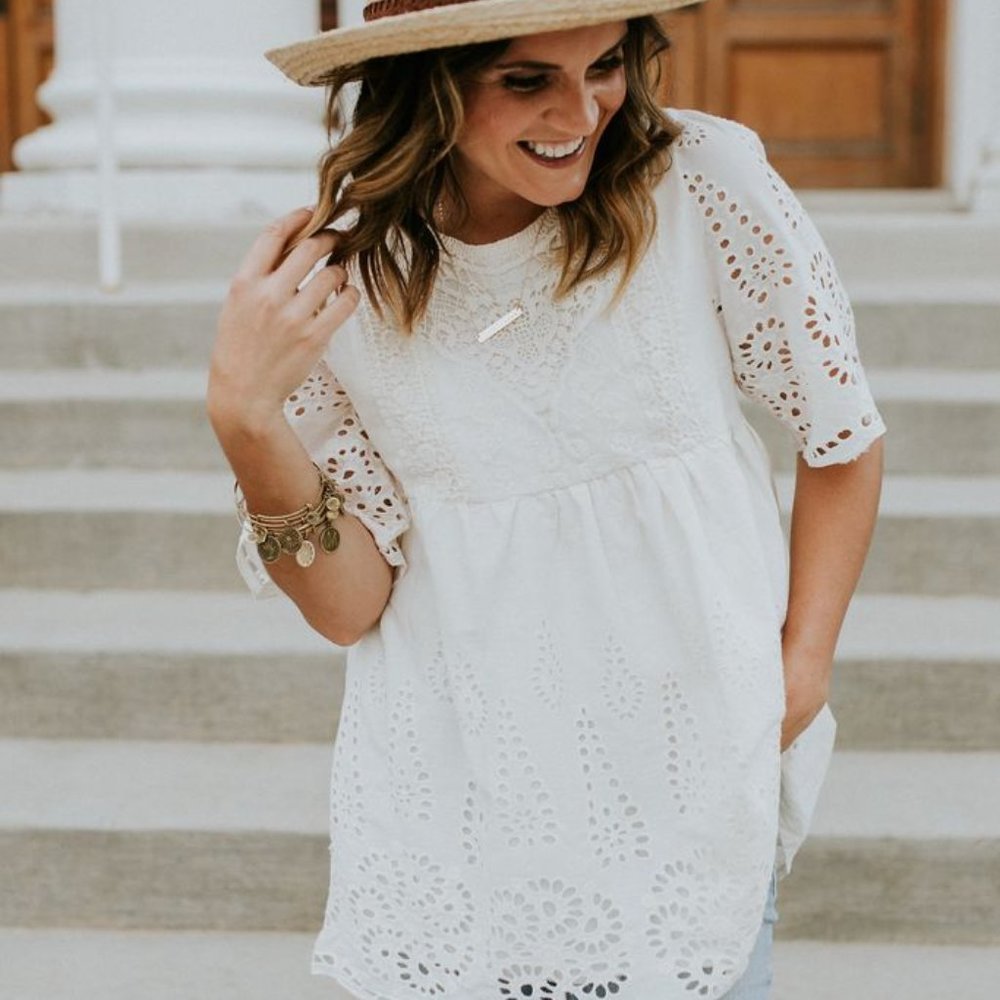 EYELET LACE BABY DOLL TOP TUNIC SIZE SMALL